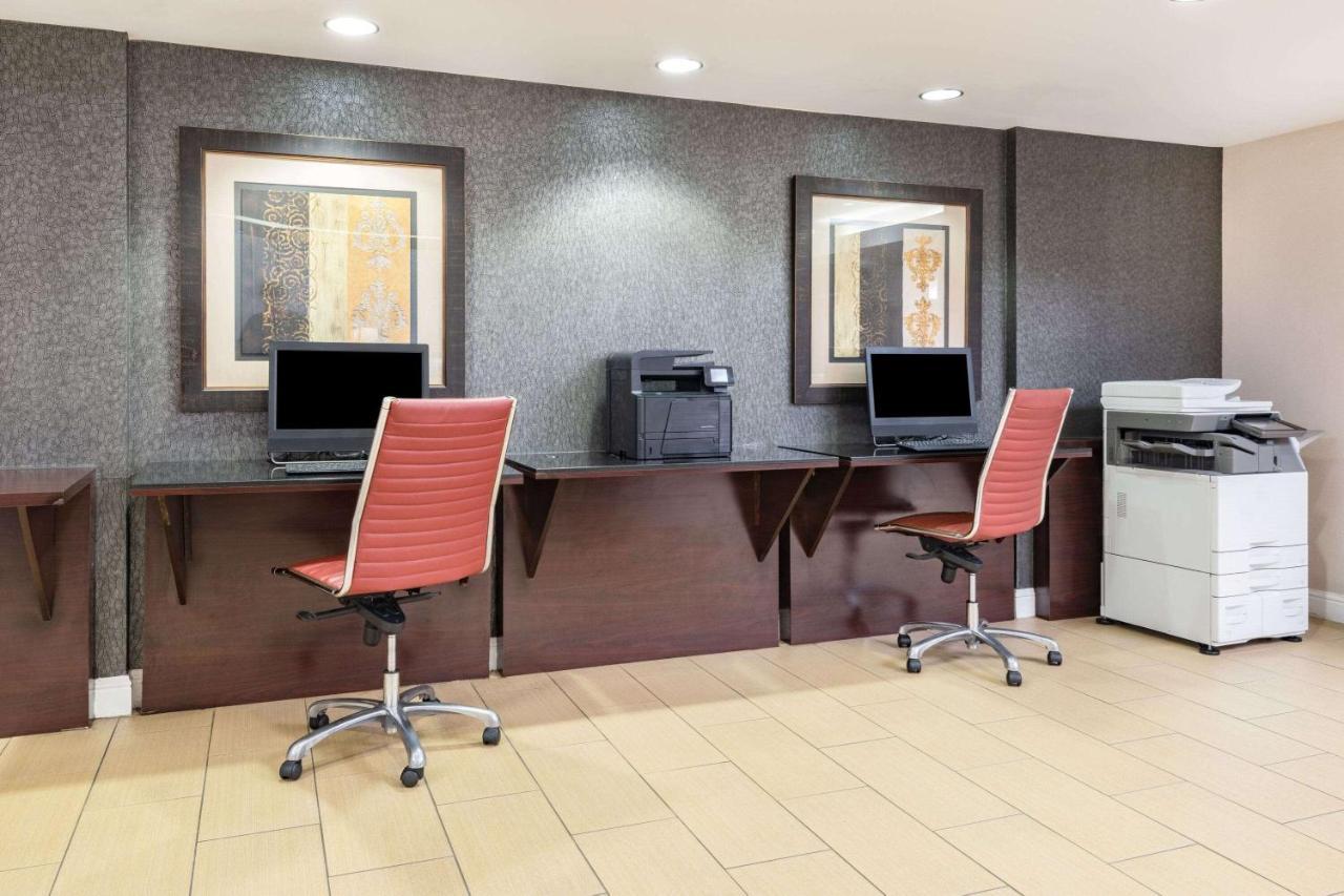 מלון Carmichael Wyndham Sacramento מראה חיצוני תמונה