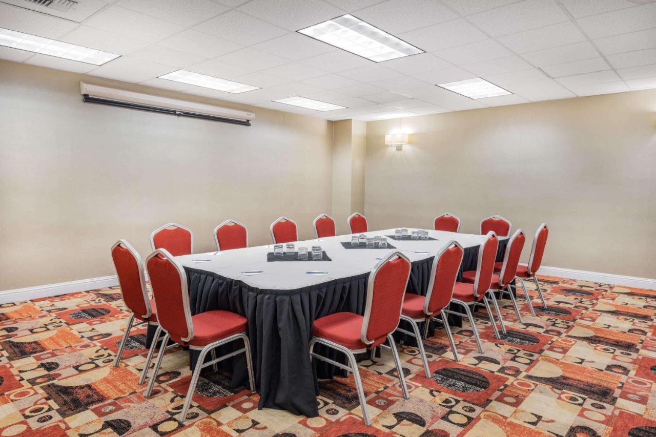 מלון Carmichael Wyndham Sacramento מראה חיצוני תמונה
